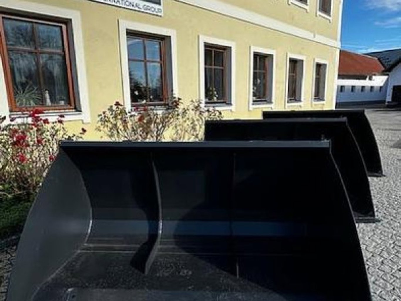 Big Dutchman Volumenschaufel 220 cm mit Merlo ZM2 Aufnahme Big Dutchman Volumenschaufel 220 cm mit Merlo ZM2 Aufnahme