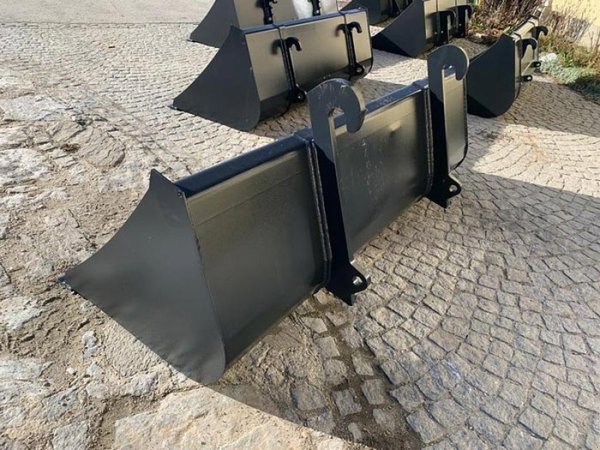 Big Dutchman Schwergutschaufel 220 cm mit JCB Q fit Aufnahme