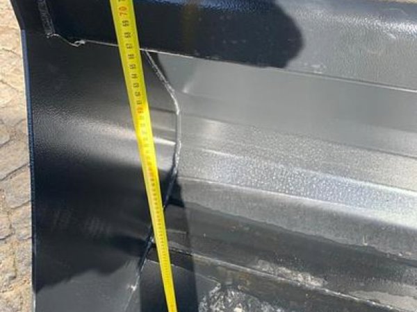 Big Dutchman Schwergutschaufel 220 cm mit JCB Q fit Aufnahme