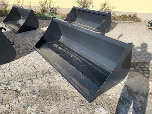 Big Dutchman Schwergutschaufel 220 cm mit JCB Q fit Aufnahme