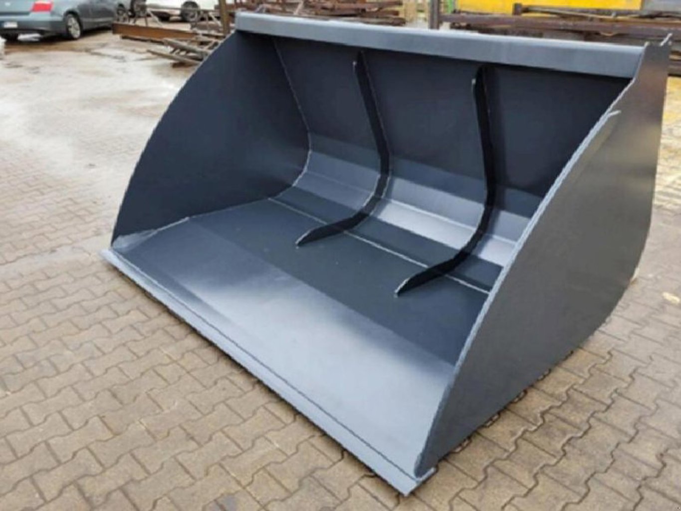 Big Dutchman Volumenschaufel 240 cm mit Schäffer Aufnahme Big Dutchman Volumenschaufel 240 cm mit Schäffer Aufnahme