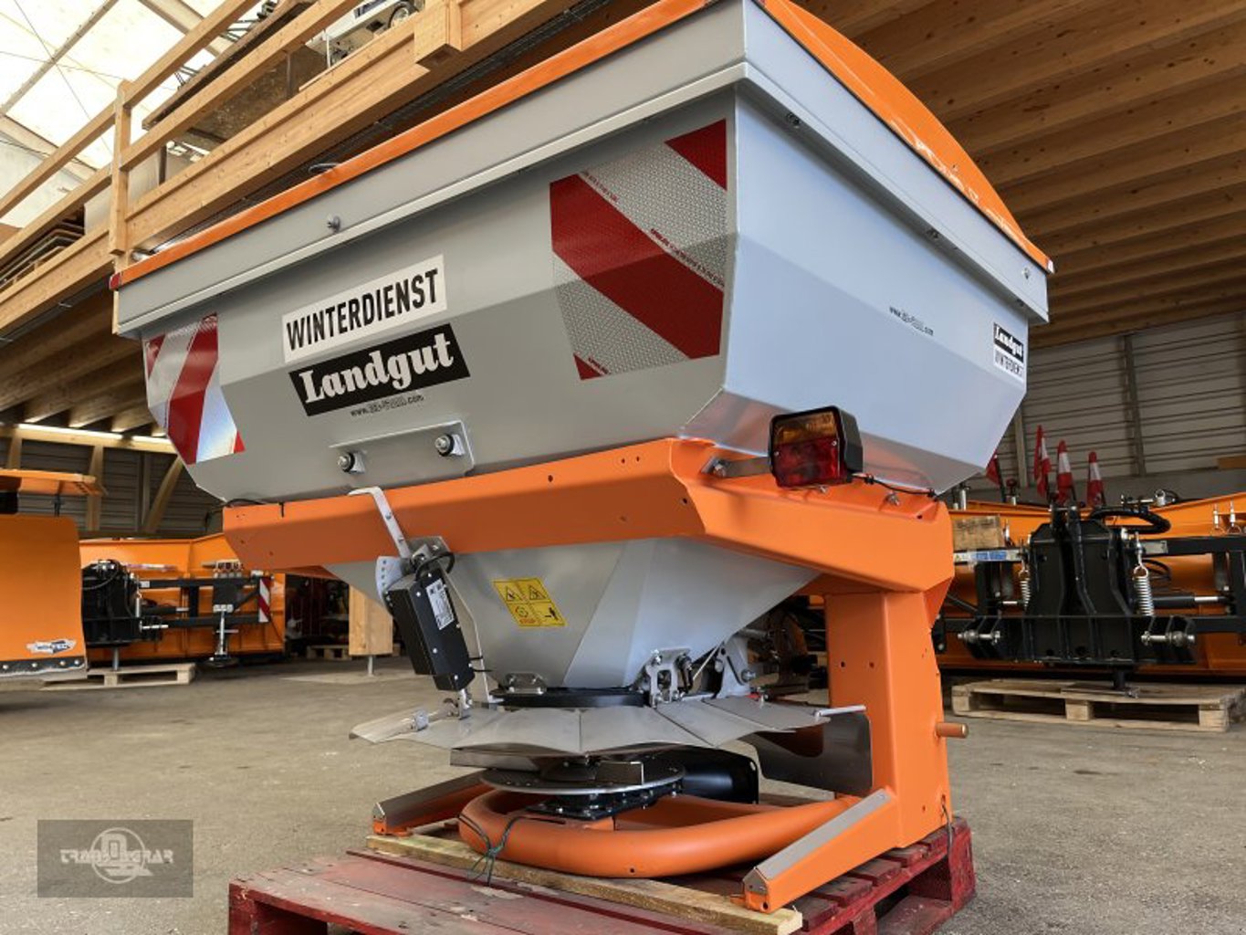 Landgut Herkules 844 INOX Salzstreuer und Splittstreuer in allen Variationen Landgut Herkules 844 INOX Salzstreuer und Splittstreuer in allen Variationen