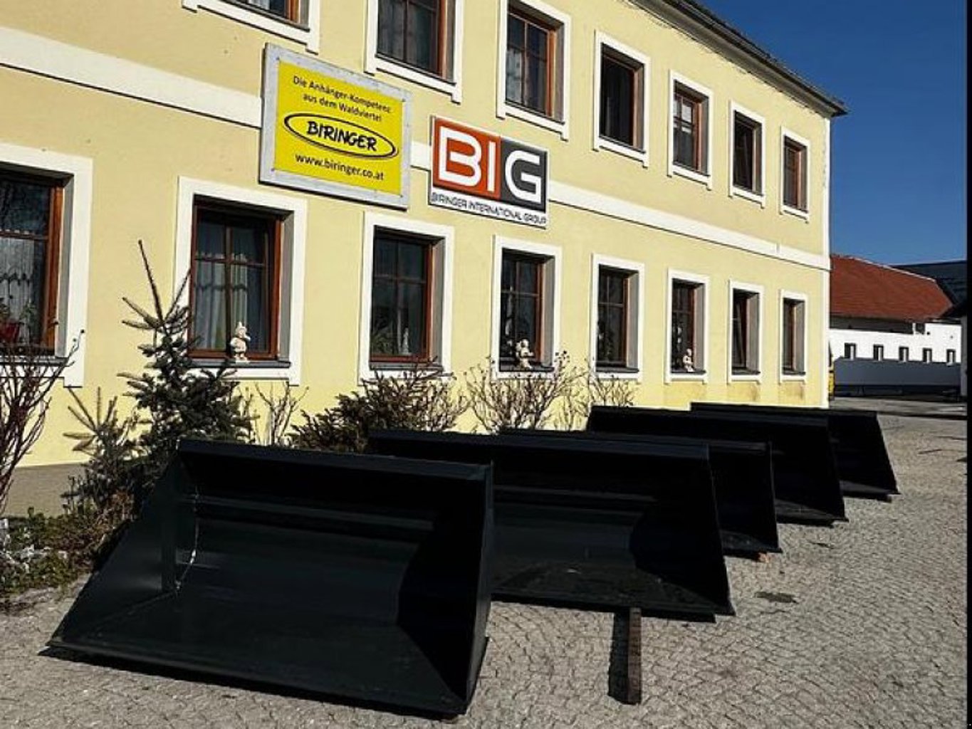 Big Dutchman Volumenschaufel 250 cm mit JCB Q-fit Aufnahme Big Dutchman Volumenschaufel 250 cm mit JCB Q-fit Aufnahme