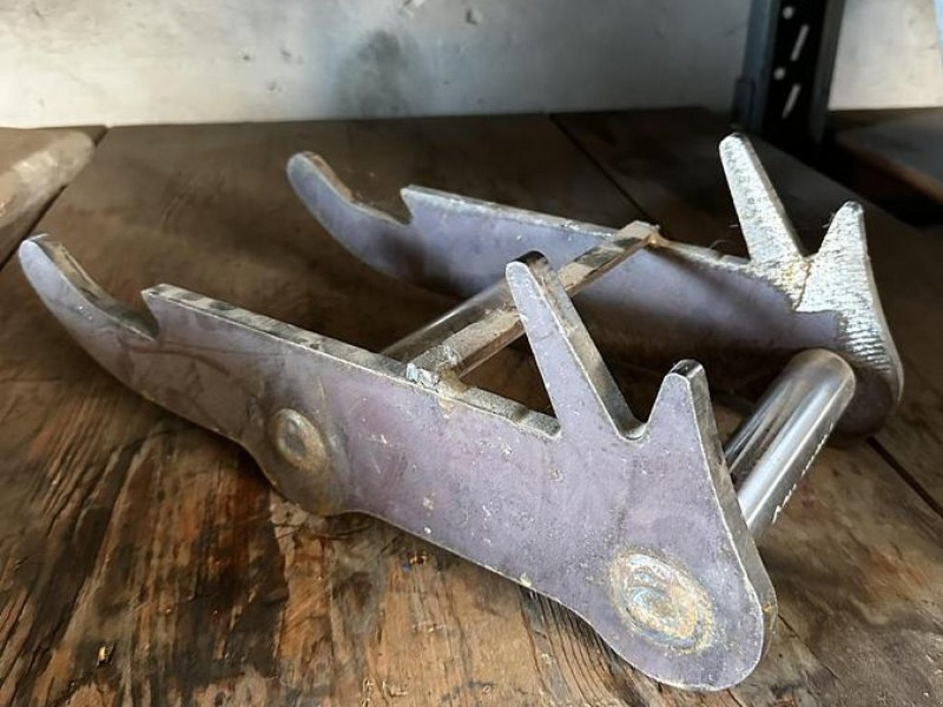 Big Dutchman Anbauplatte mit Martin M3 Aufnahme Big Dutchman Anbauplatte mit Martin M3 Aufnahme