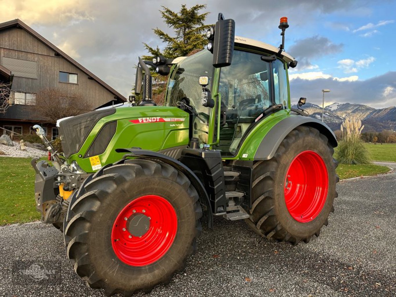 Fendt 314 Profi Plus mit RTK Trimble Section Control Teach in Headland Fendt 314 Profi Plus mit RTK Trimble Section Control Teach in Headland