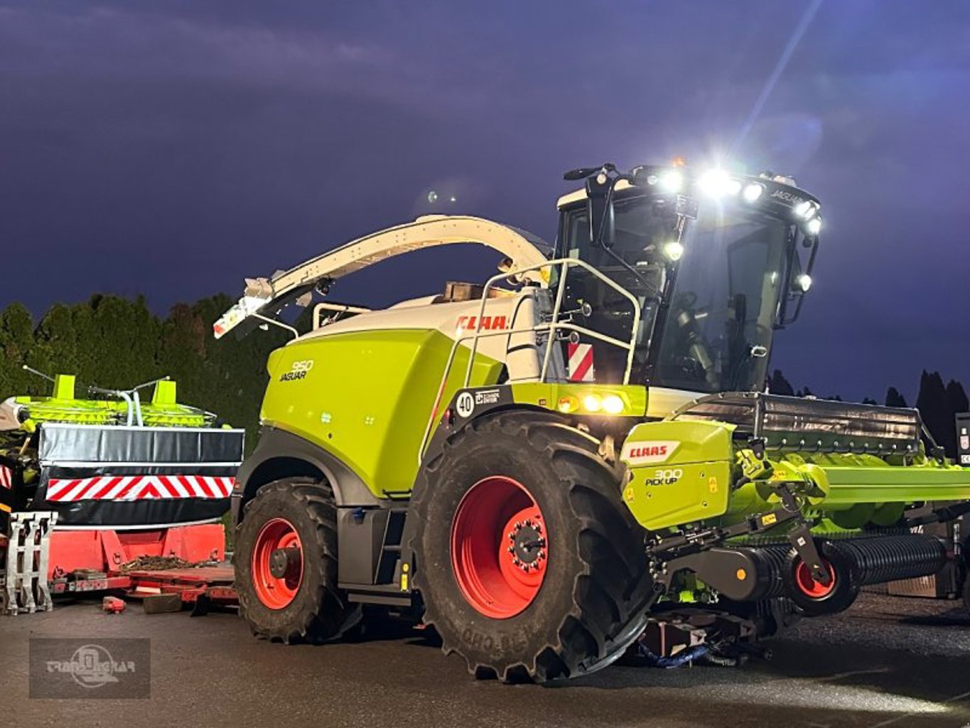 CLAAS Jaguar 950 mit GPS, NIR Sensor, PickUp und 10 Reiher Maisvorsatz absolut Voll und mit *GARANTI... CLAAS Jaguar 950 mit GPS, NIR Sensor, PickUp und 10 Reiher Maisvorsatz absolut Voll und mit *GARANTI...