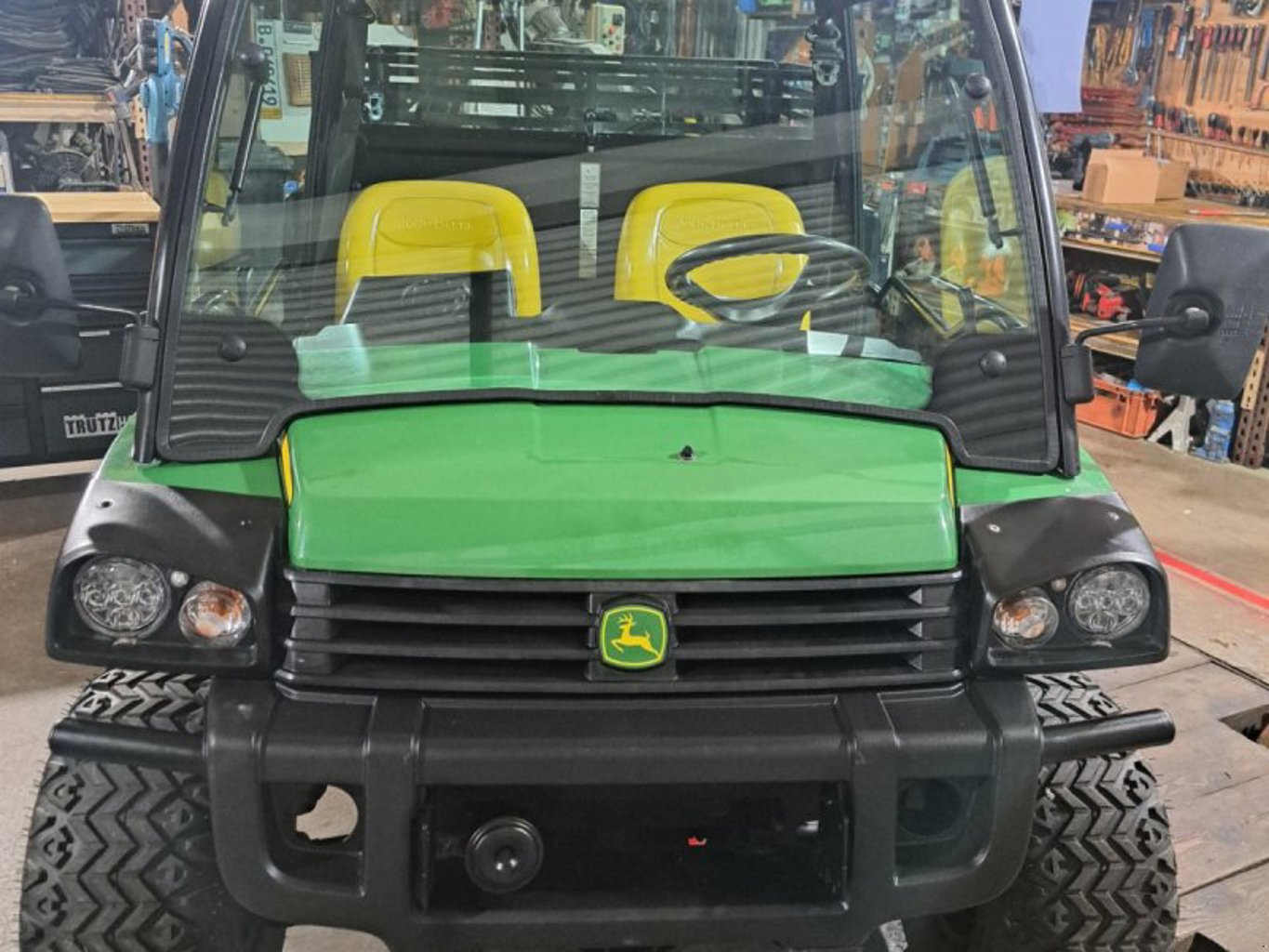 John Deere Gator HPX 815E John Deere Gator HPX 815E