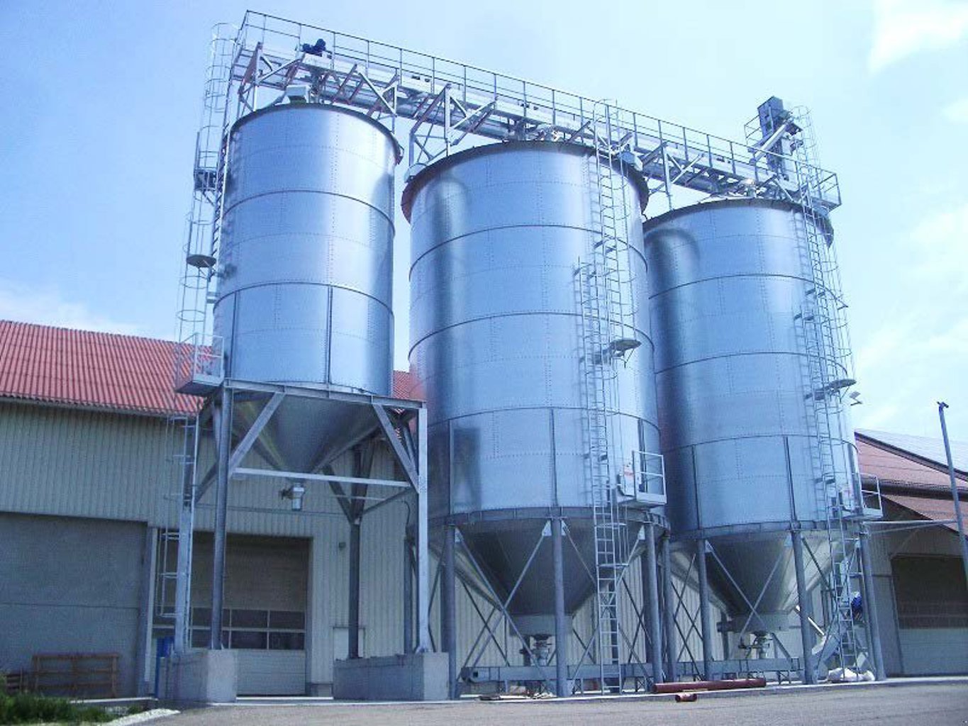 Sonstige Glattwand-Silos mit Trichterauslass Sonstige Glattwand-Silos mit Trichterauslass