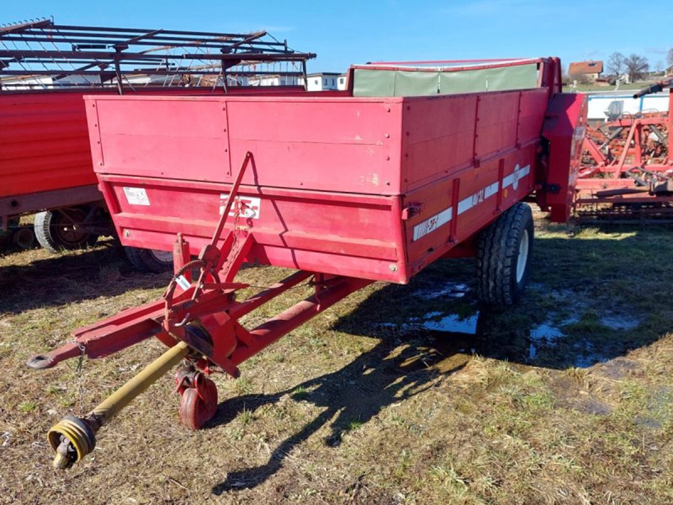 Miststreuer JF 3500 mit Gelenkwelle (12448) . Miststreuer JF 3500 mit Gelenkwelle (12448) .