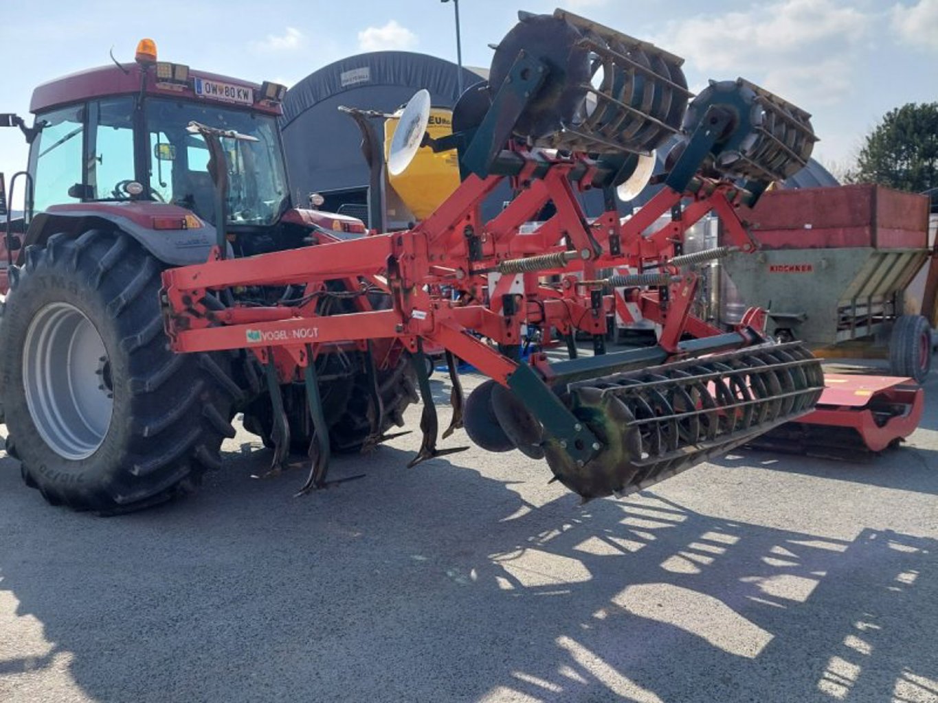 Grubber V&N 4,50m, hydraukisch klappbar, elektr. Feinsamenstreu . Grubber V&N 4,50m, hydraukisch klappbar, elektr. Feinsamenstreu .