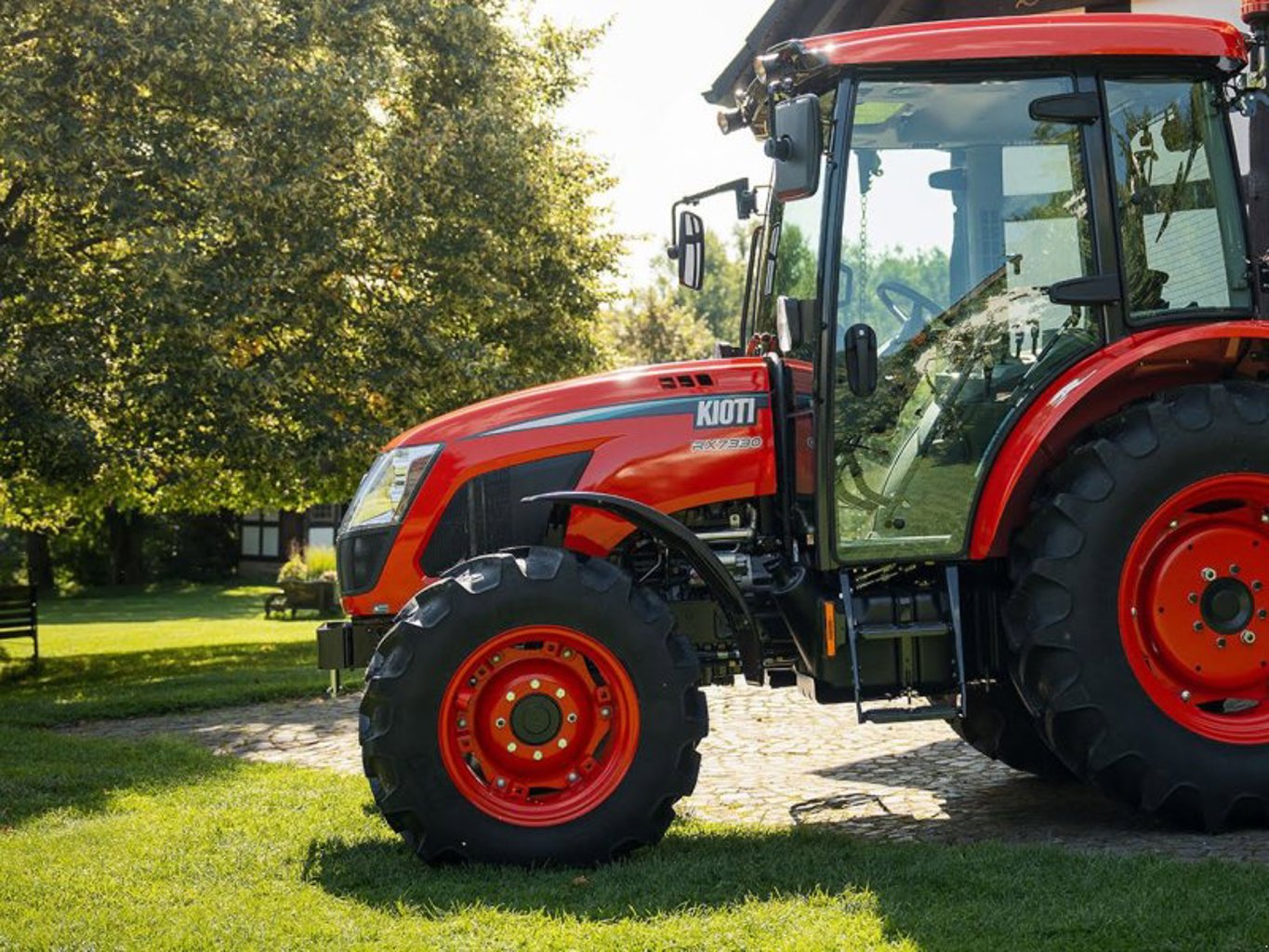 Traktor Kioti RX 7330 4WD, Erstbesitz 24x24 Power Shuttle-Getriebe, Heckzapfwelle540/540E Kabine, He... Traktor Kioti RX 7330 4WD, Erstbesitz 24x24 Power Shuttle-Getriebe, Heckzapfwelle540/540E Kabine, He...