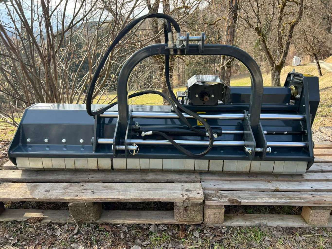 Nero Schlegelmulcher 160 cm mit Seitenverschub Nero Schlegelmulcher 160 cm mit Seitenverschub