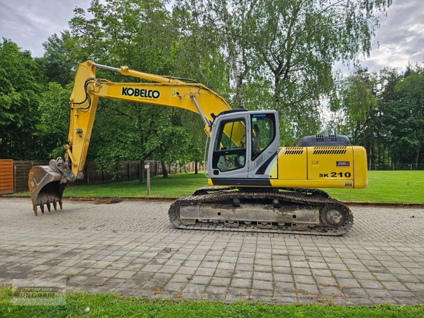 New Holland E 215 B New Holland E 215 B