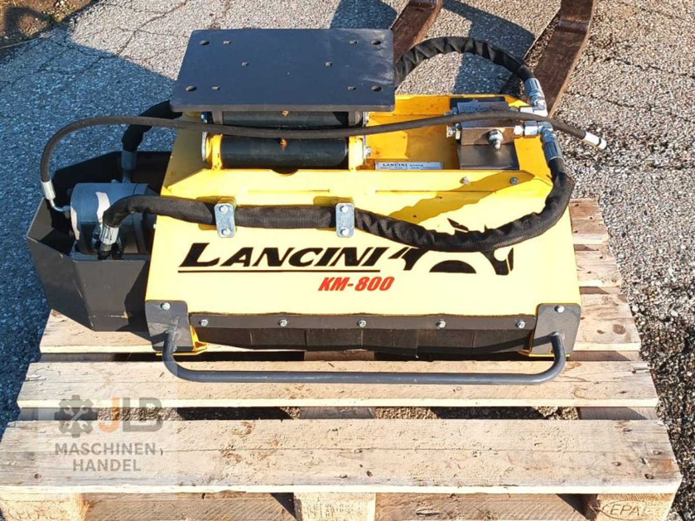 Lancini KM-800 Lancini KM-800