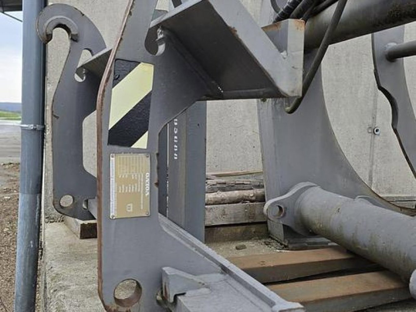 Volvo Palettengabel Model 83770 mit Volvo BM Aufnahme und Schwerlast Zinkenträger Volvo Palettengabel Model 83770 mit Volvo BM Aufnahme und Schwerlast Zinkenträger