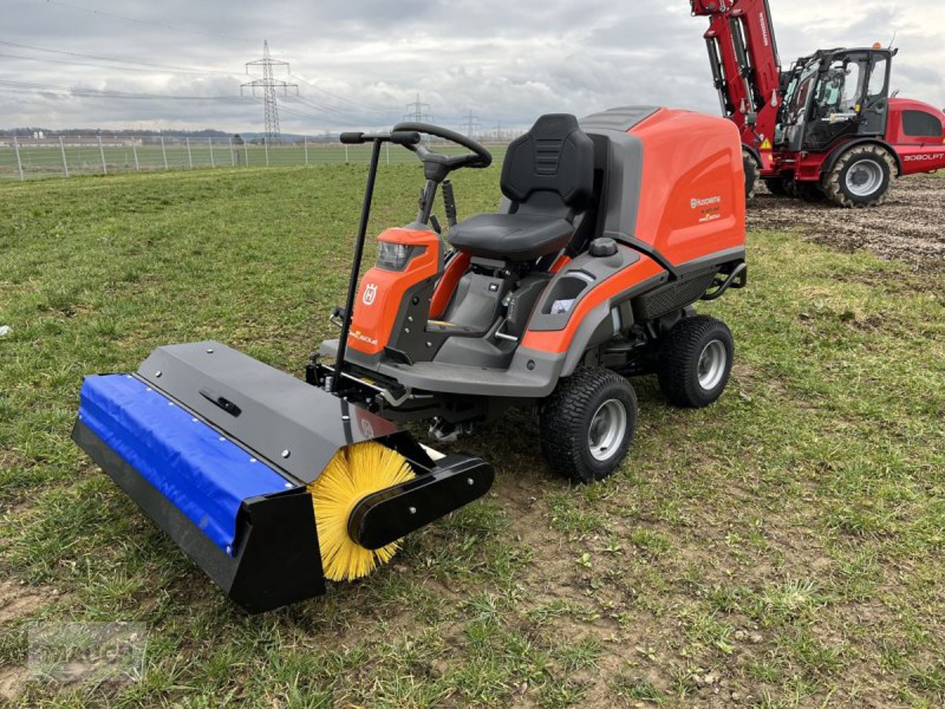 Husqvarna Rider RC 320TS AWD mit Kehrmaschine, 5274 Burgkirchen Almmarkt